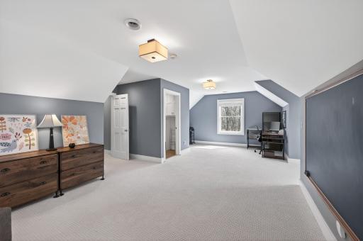 19055 Ridgewood Road, Wayzata, MN 55391