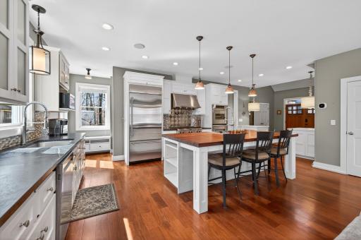 19055 Ridgewood Road, Wayzata, MN 55391