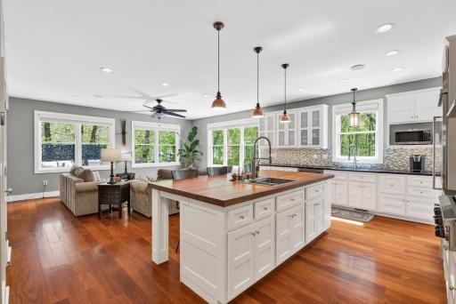 19055 Ridgewood Road, Wayzata, MN 55391