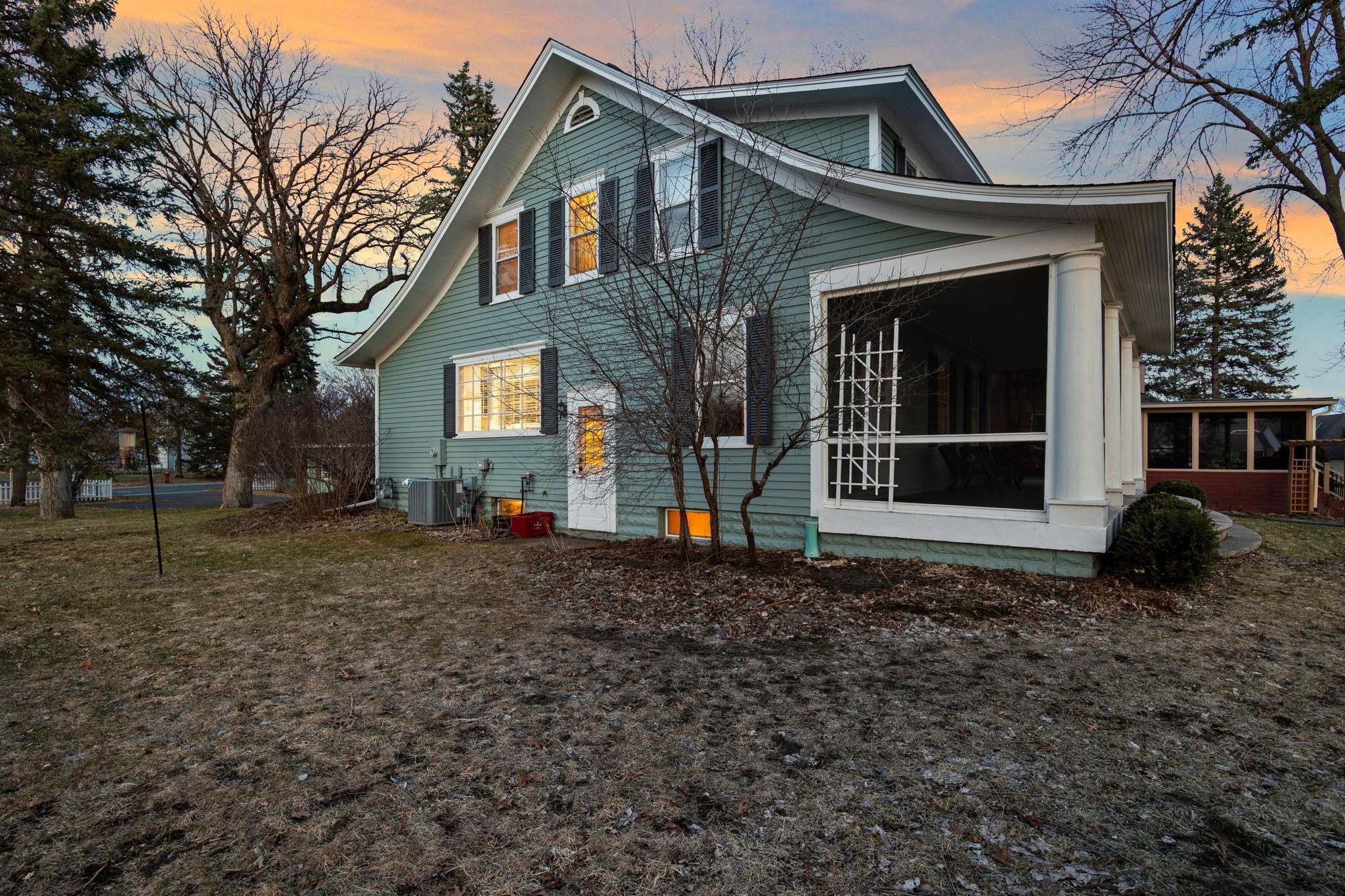 33-web-or-mls-810 River Ln Twilight-68.jpg