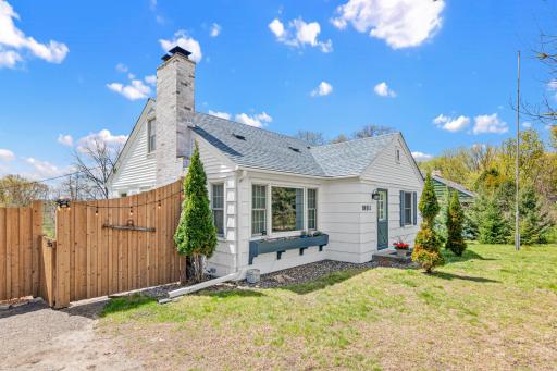 Welcome to 18511 Delton Ave. in Minnetonka!