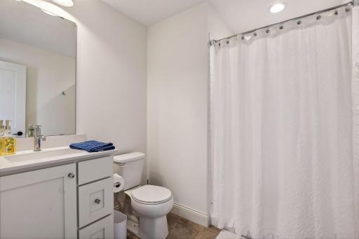 1886 Della Drive, Chanhassen, MN 55317