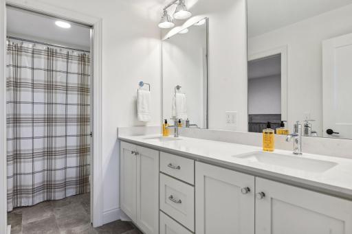 1886 Della Drive, Chanhassen, MN 55317