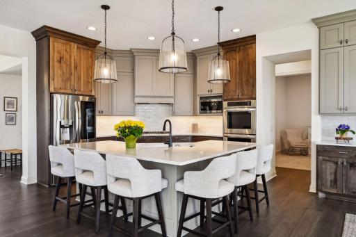 1886 Della Drive, Chanhassen, MN 55317