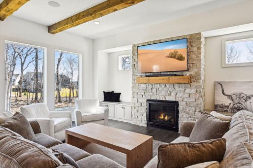 1886 Della Drive, Chanhassen, MN 55317