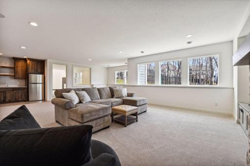1886 Della Drive, Chanhassen, MN 55317