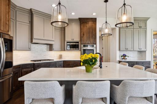 1886 Della Drive, Chanhassen, MN 55317