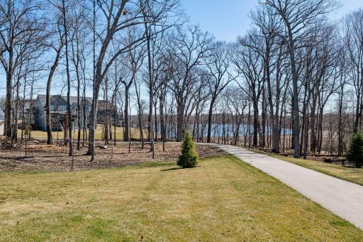 1886 Della Drive, Chanhassen, MN 55317