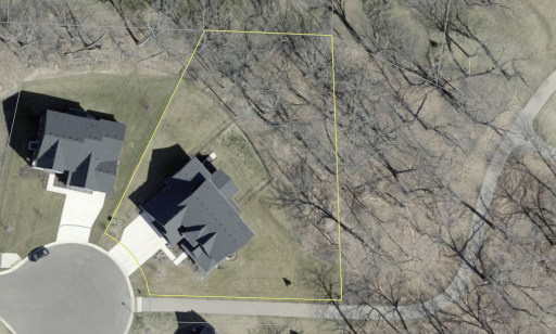 1886 Della Drive, Chanhassen, MN 55317