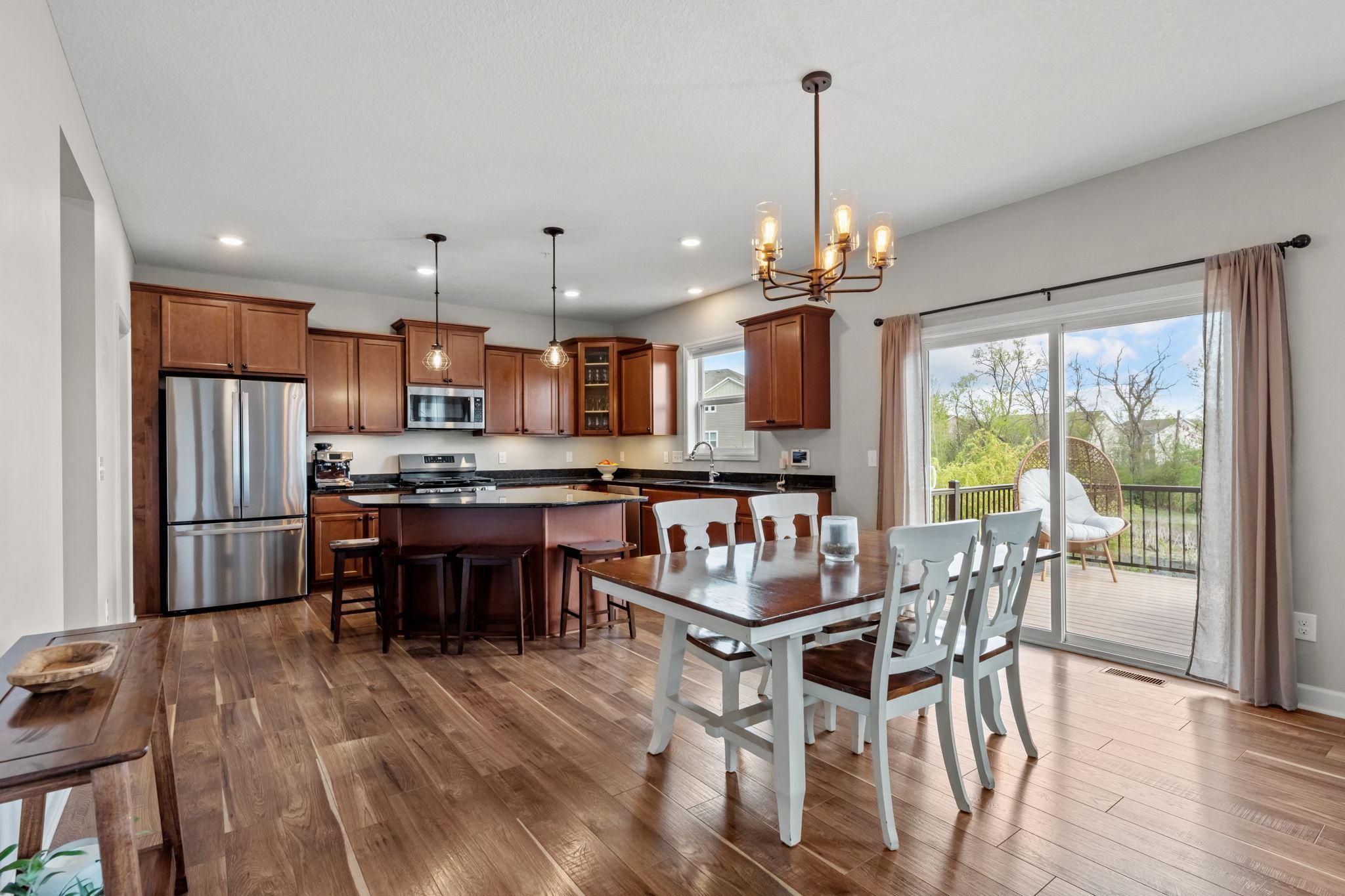 Kitchen & Dining