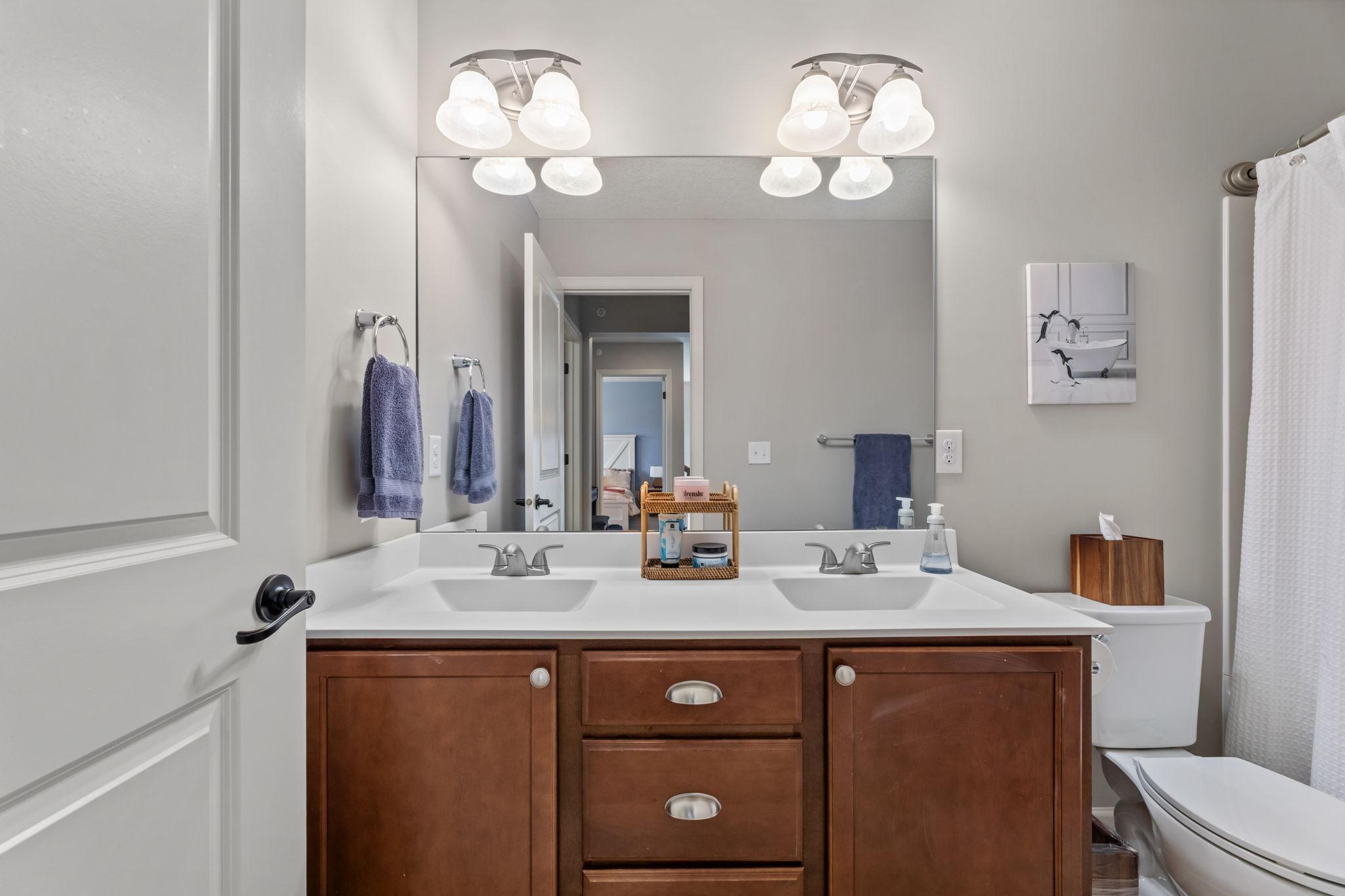 Upper Level Full Bath