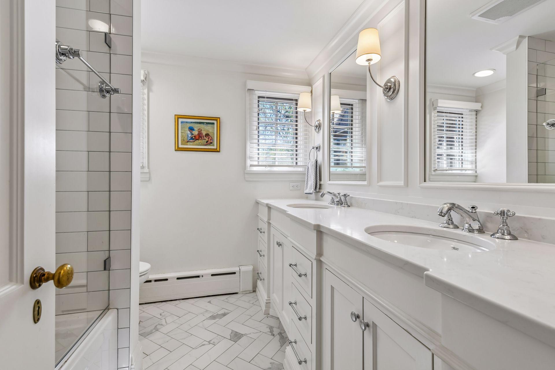 Full bath on the 2nd floor