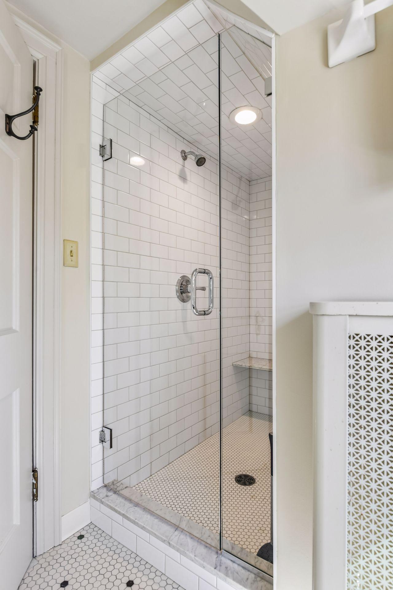Walk-in shower in the en-suite