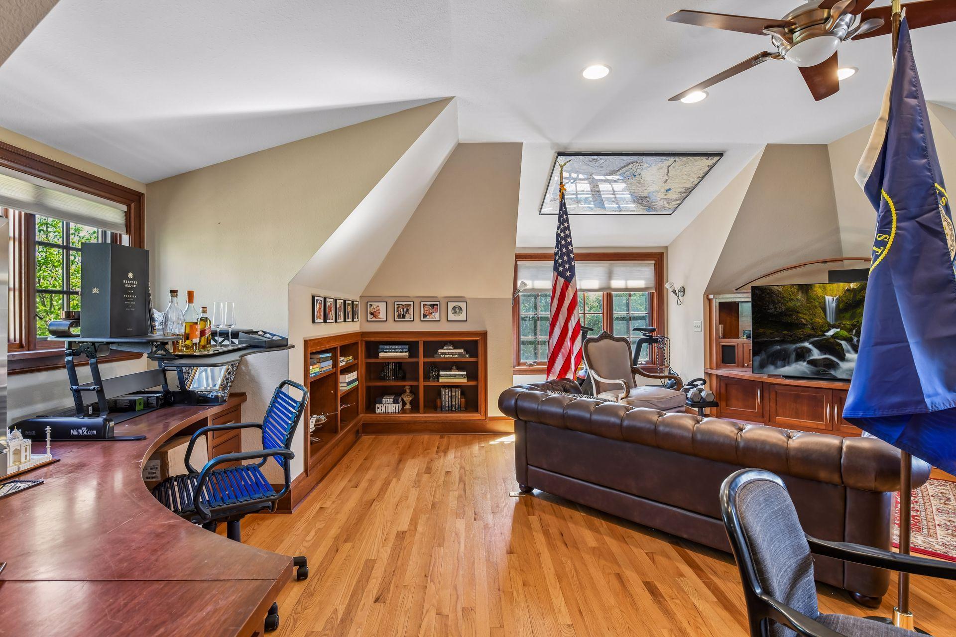 Loft/Bonus room or bedroom