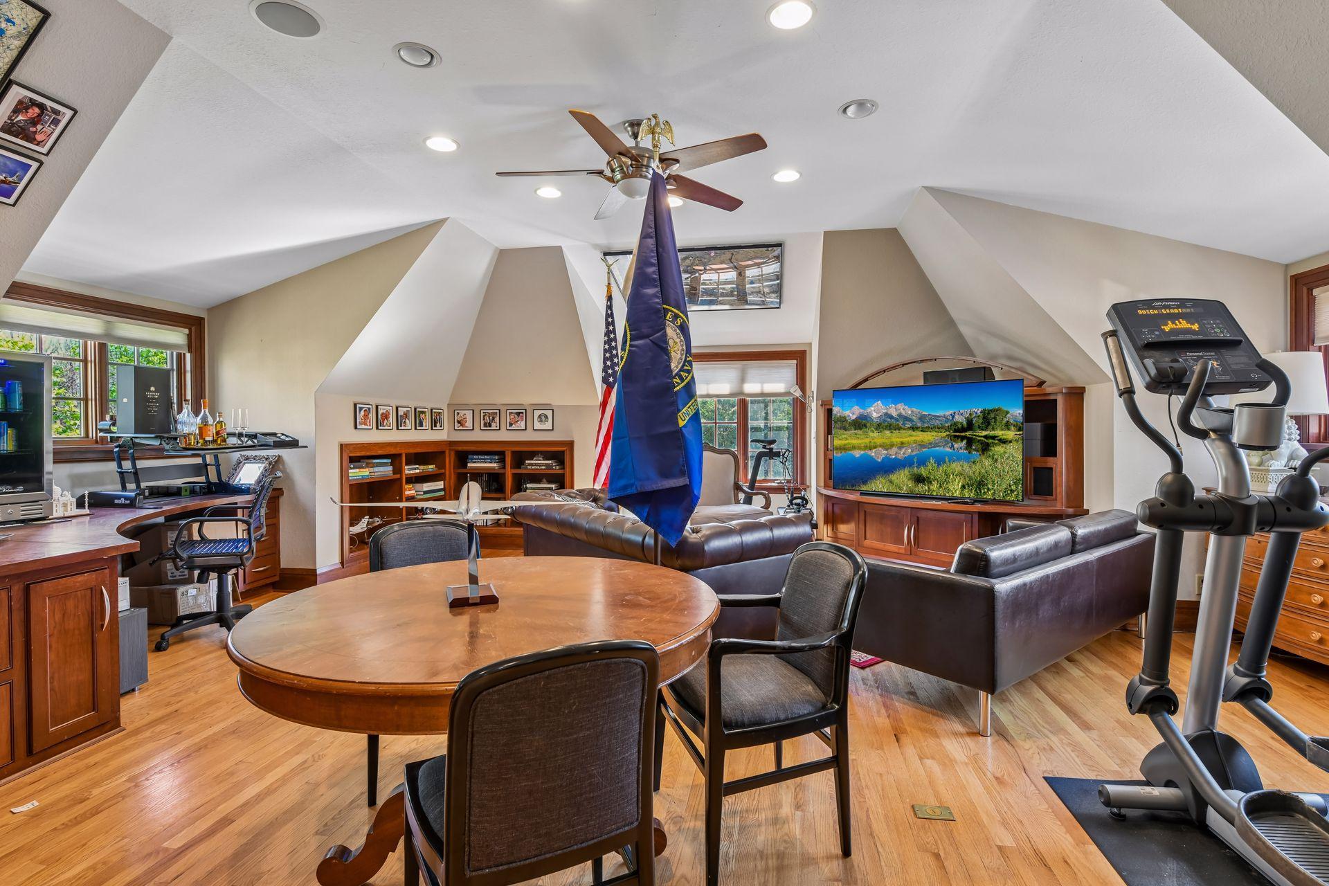 Loft/Bonus room or bedroom