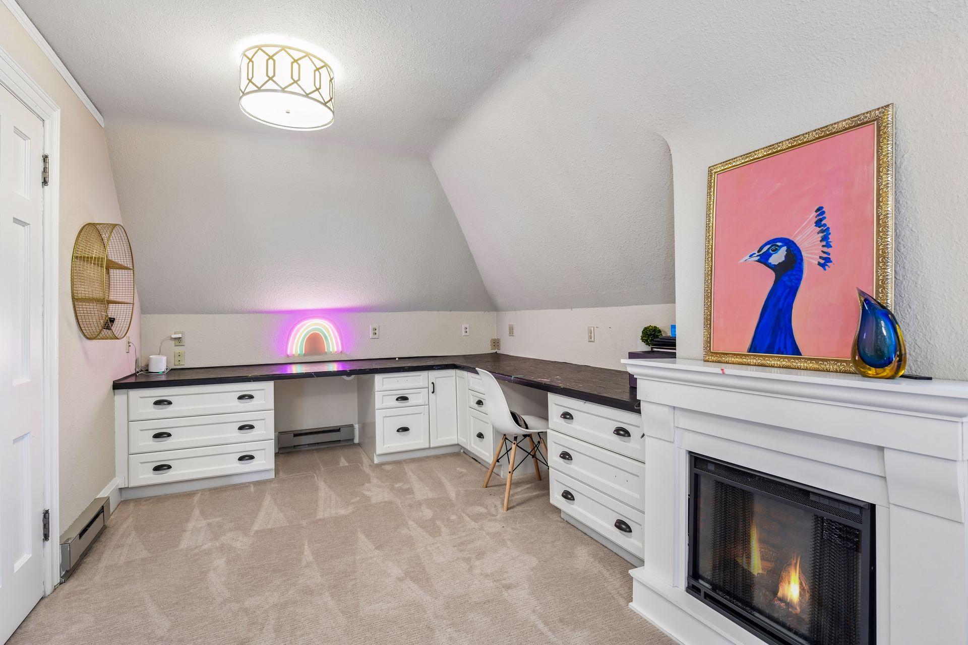 Study area & fireplace in the en-suite