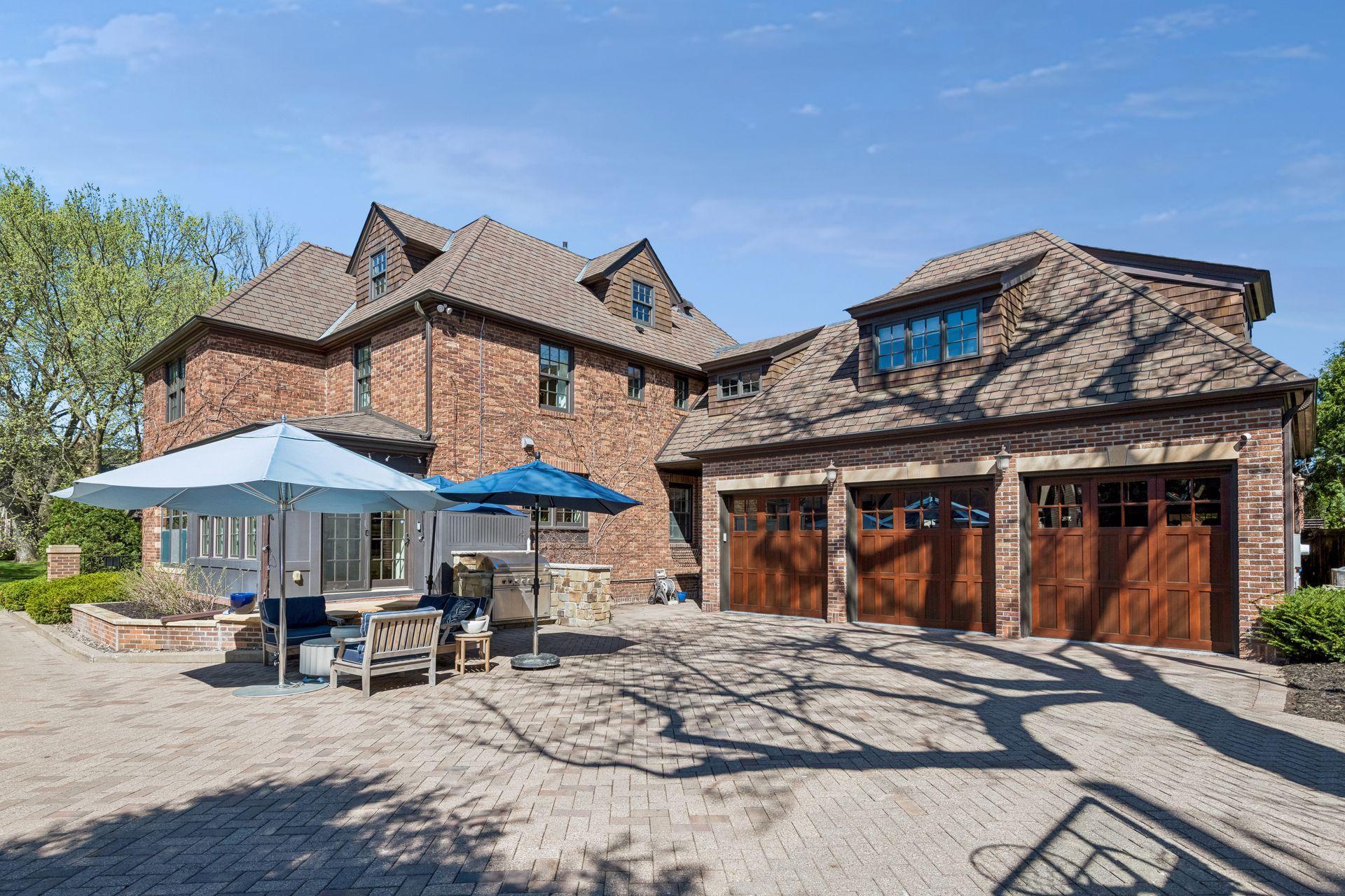 Built in grill area/patio