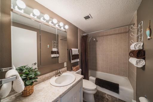 315 Park Lake Boulevard, 205, Detroit Lakes, MN 56501