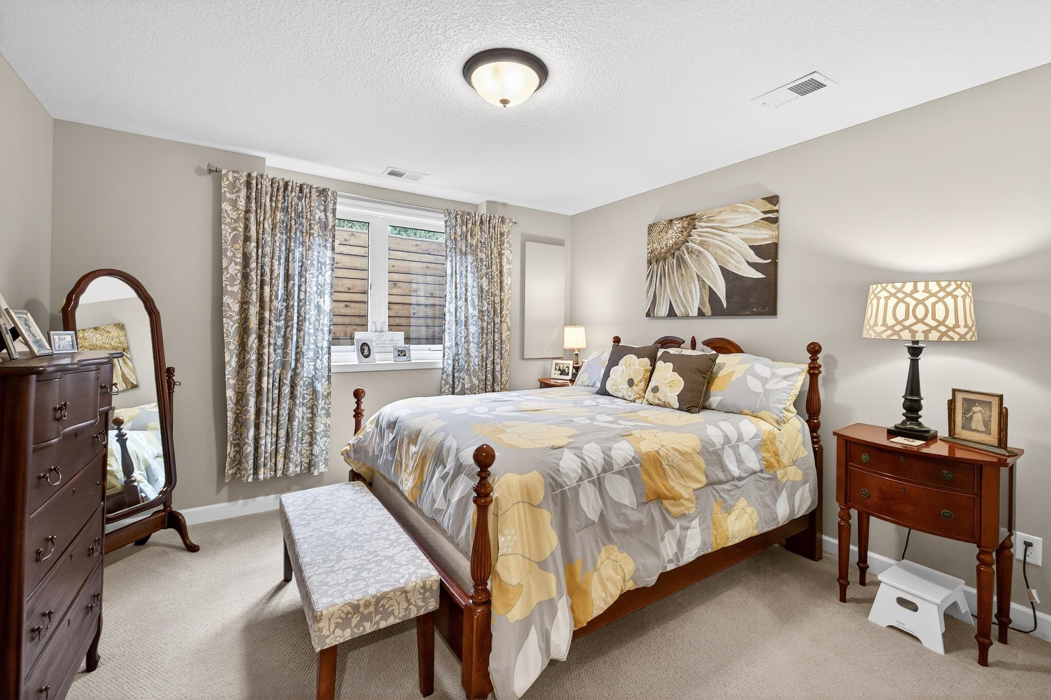 Lovely second bedroom...