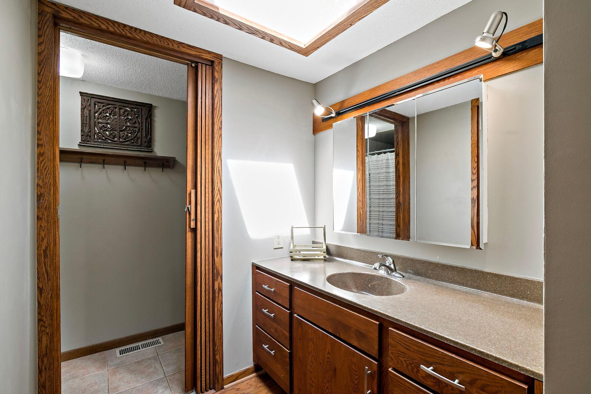 7481 Long Lake Rd, Willmar, MN