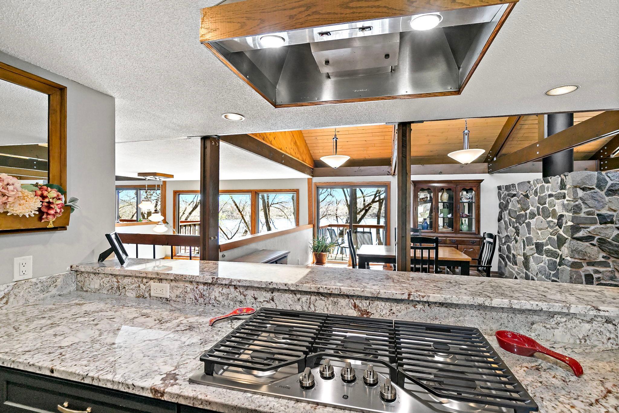 7481 Long Lake Rd, Willmar, MN