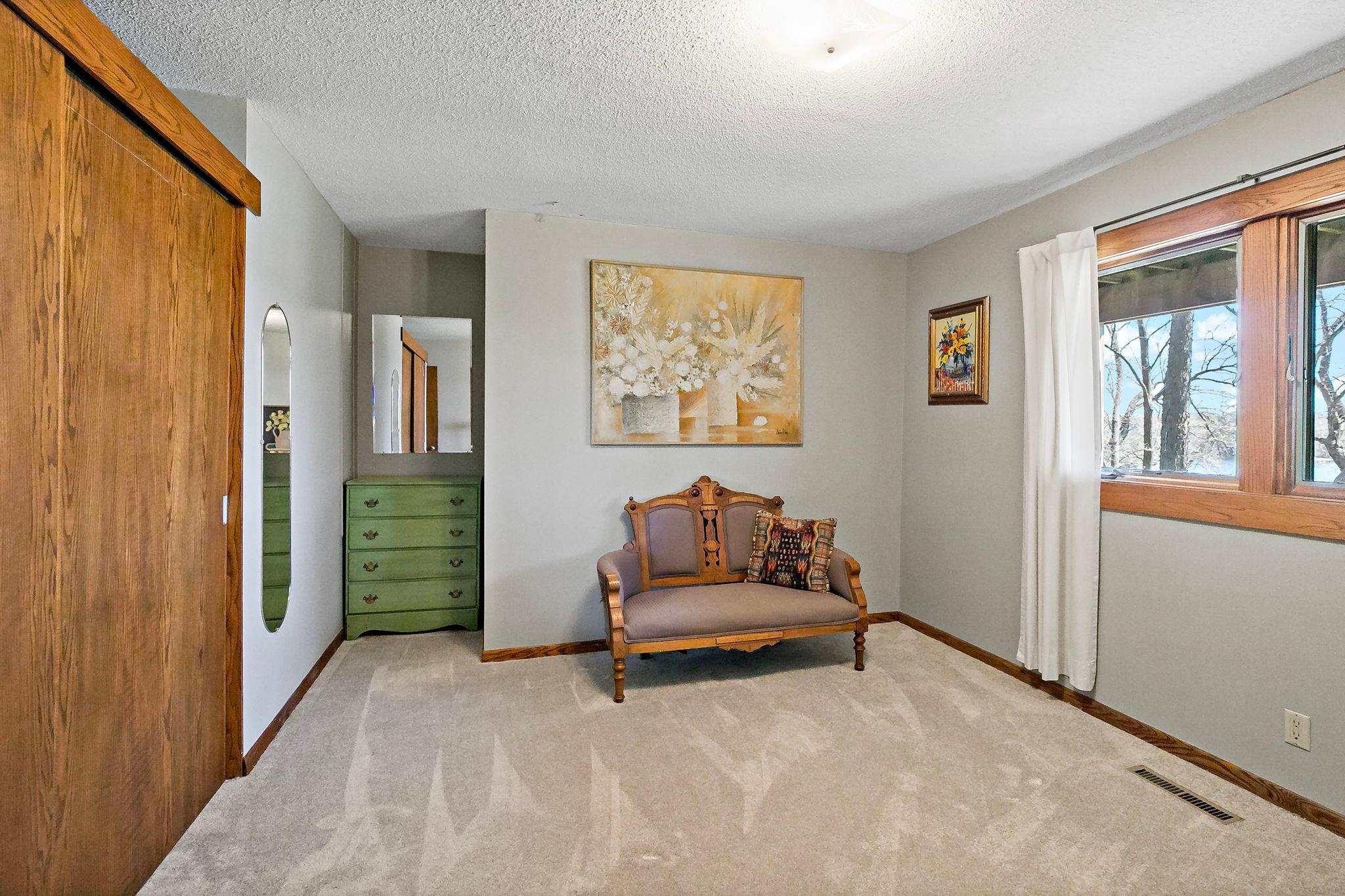 7481 Long Lake Rd, Willmar, MN