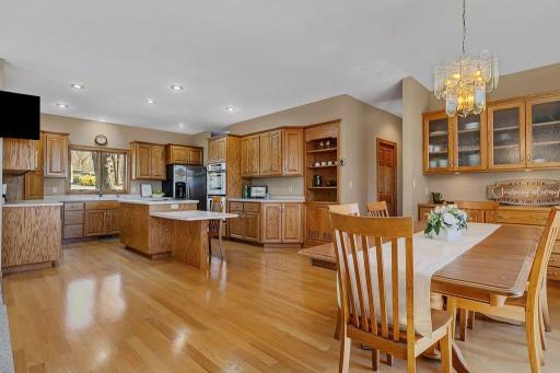 11.1 Beautiful open entertaining area.jpg