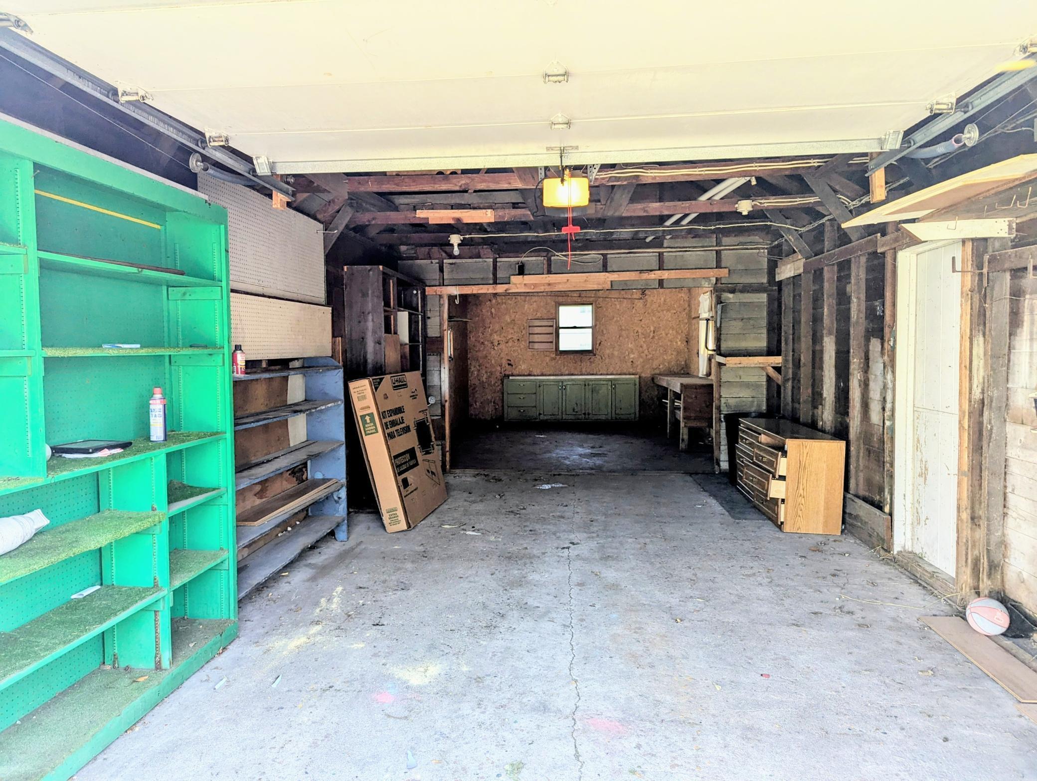 detached garage.MP~2.jpg