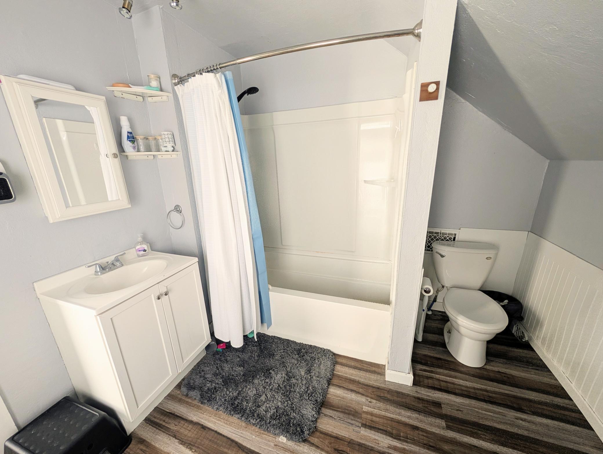 upstairs bathroom~2.jpg