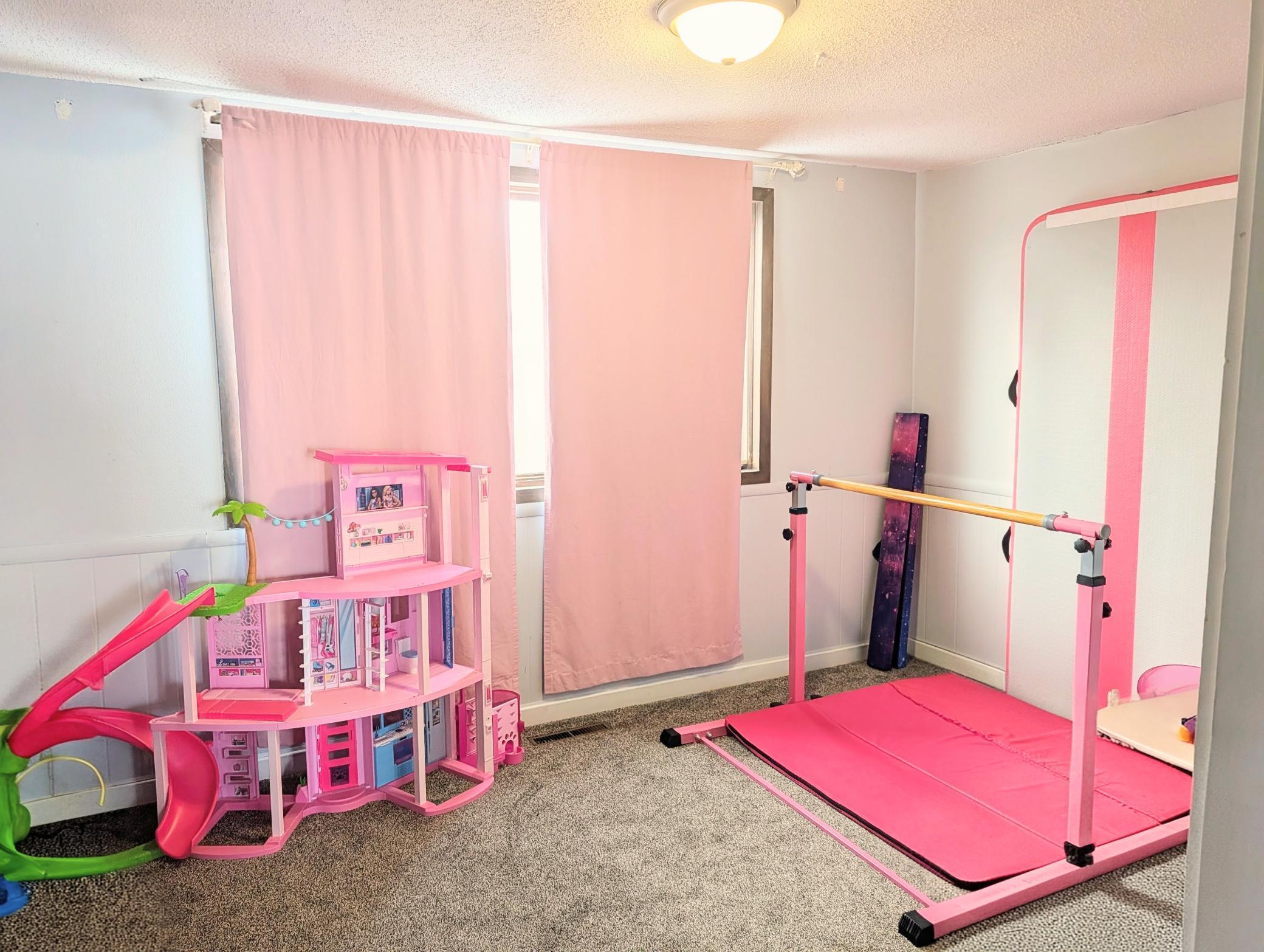 bedroom off of dining~2.jpg