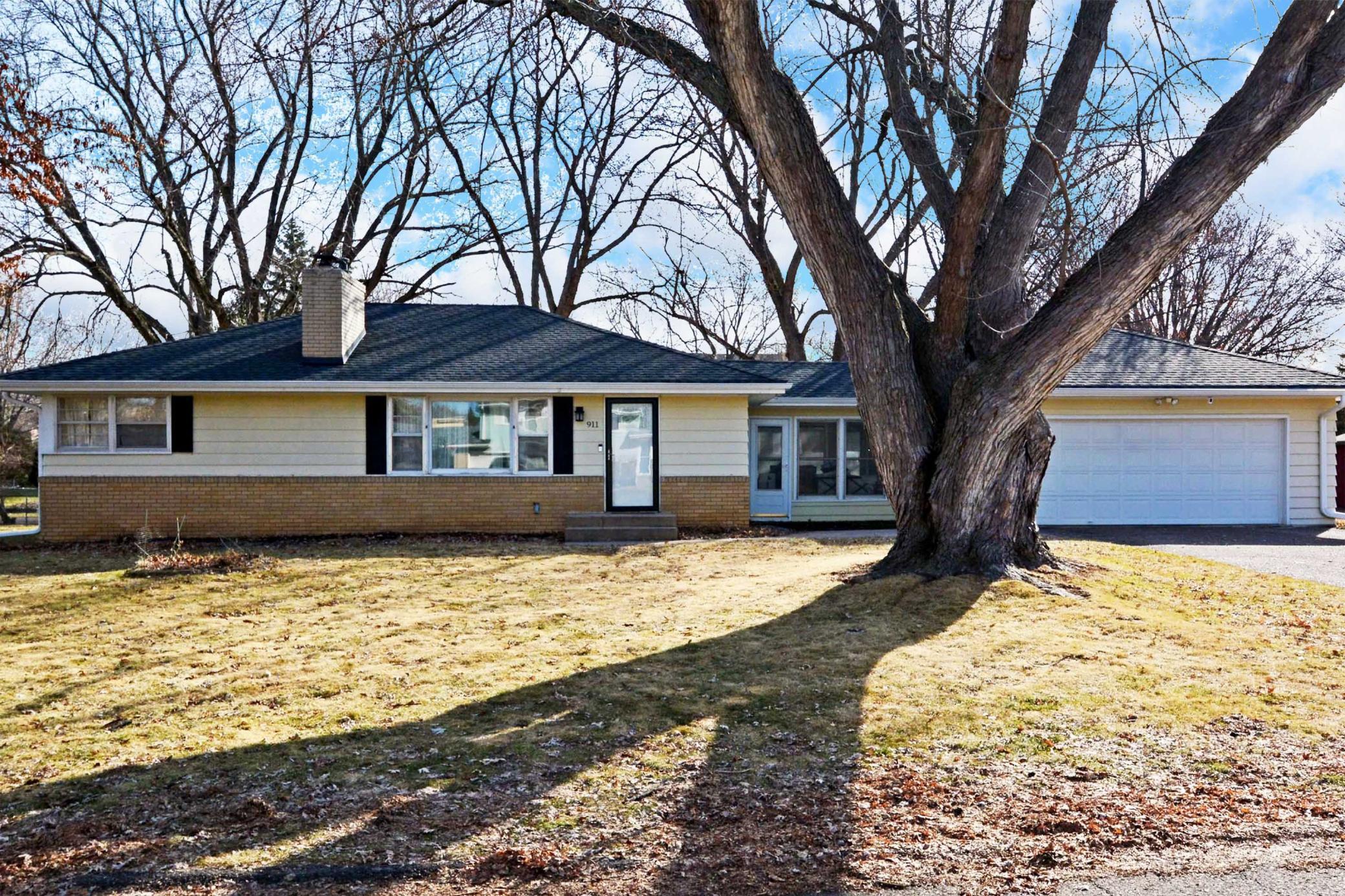 911 Sunnyview Lane 01b.jpg