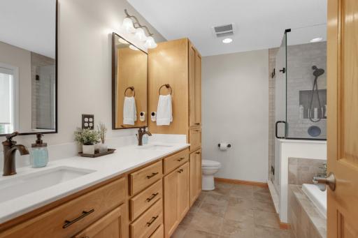 6121 Summit Curve S, Cottage Grove, MN 55016