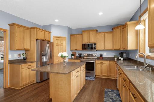 6121 Summit Curve S, Cottage Grove, MN 55016