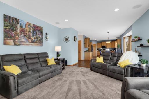 6121 Summit Curve S, Cottage Grove, MN 55016
