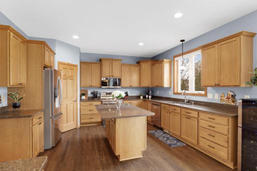 6121 Summit Curve S, Cottage Grove, MN 55016