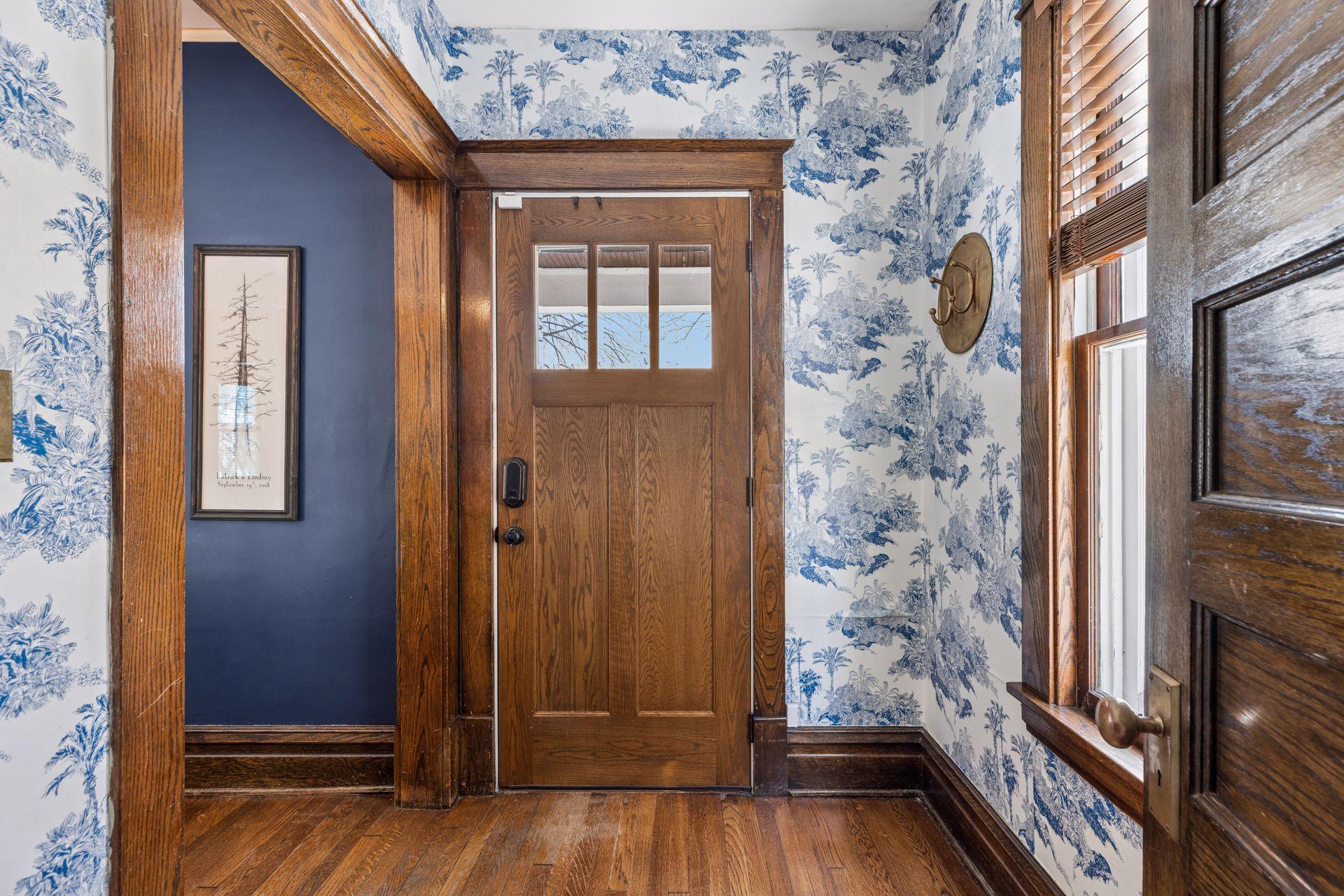 Spacious front entry, newer wood door (Simpson)