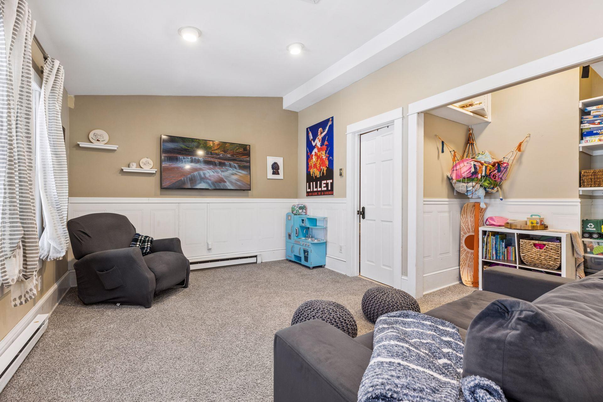Main level family room / adjoins kitchen and informal dining area