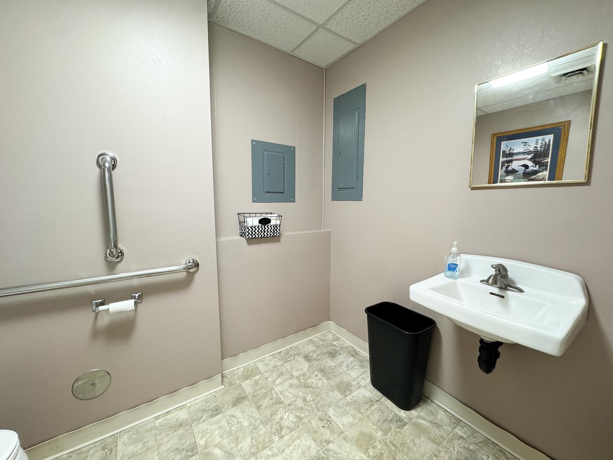 Bathroom 1.jpg