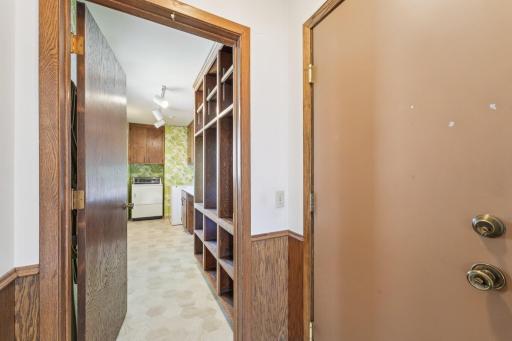 26-web-or-mls-Crystal Lake Blvd-S1704-026.jpg