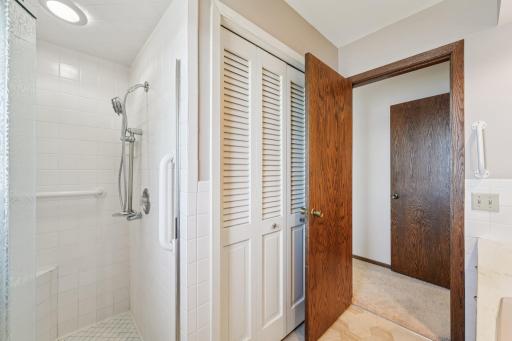 41-web-or-mls-Crystal Lake Blvd-S1704-041.jpg