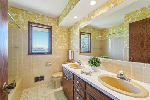 43-web-or-mls-Crystal Lake Blvd-S1704-043.jpg