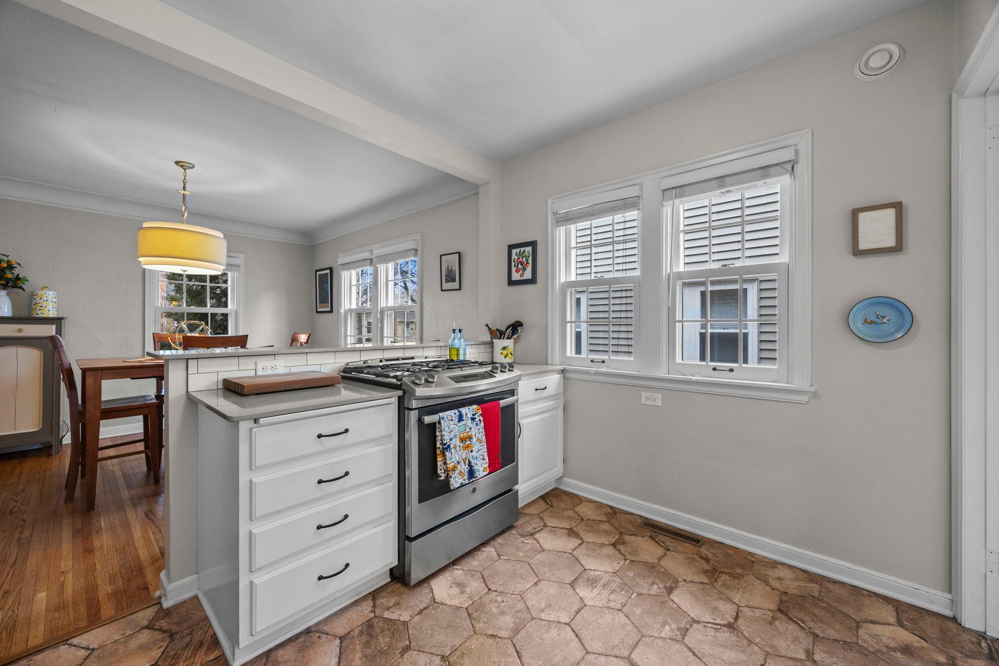 Gas range for the cook in your family. Kitchen opens to the dining area to create nice entertaining spaces.