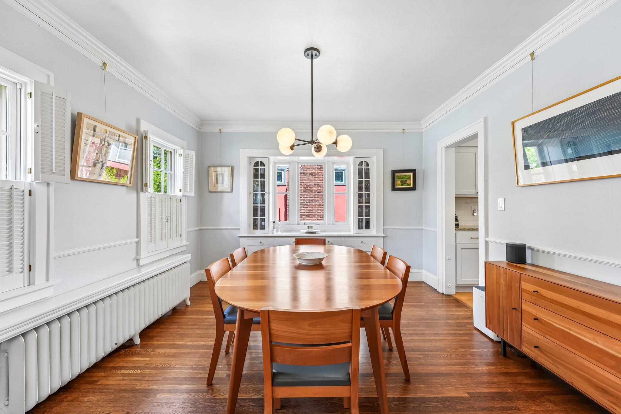 Spacious Dining room