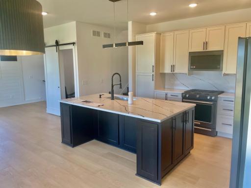 4550 Savanna Trail, Chaska, MN 55318