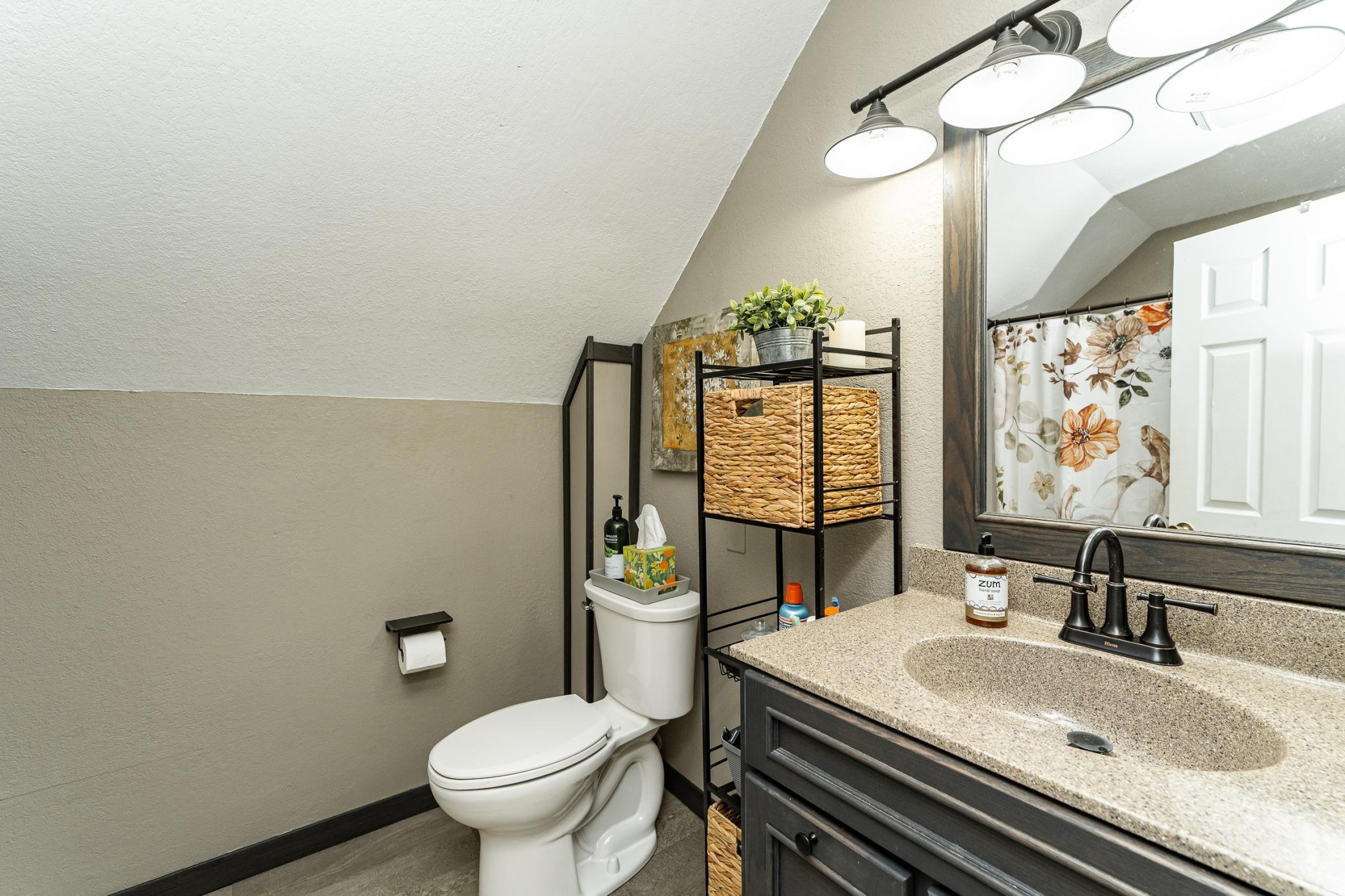 Upper level full bath