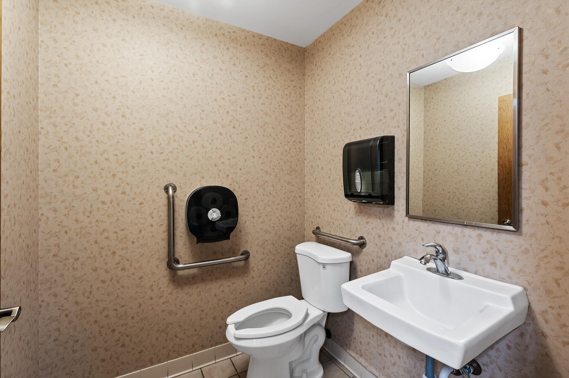 33_6240_Hwy_65_STE_20233_mls.jpg