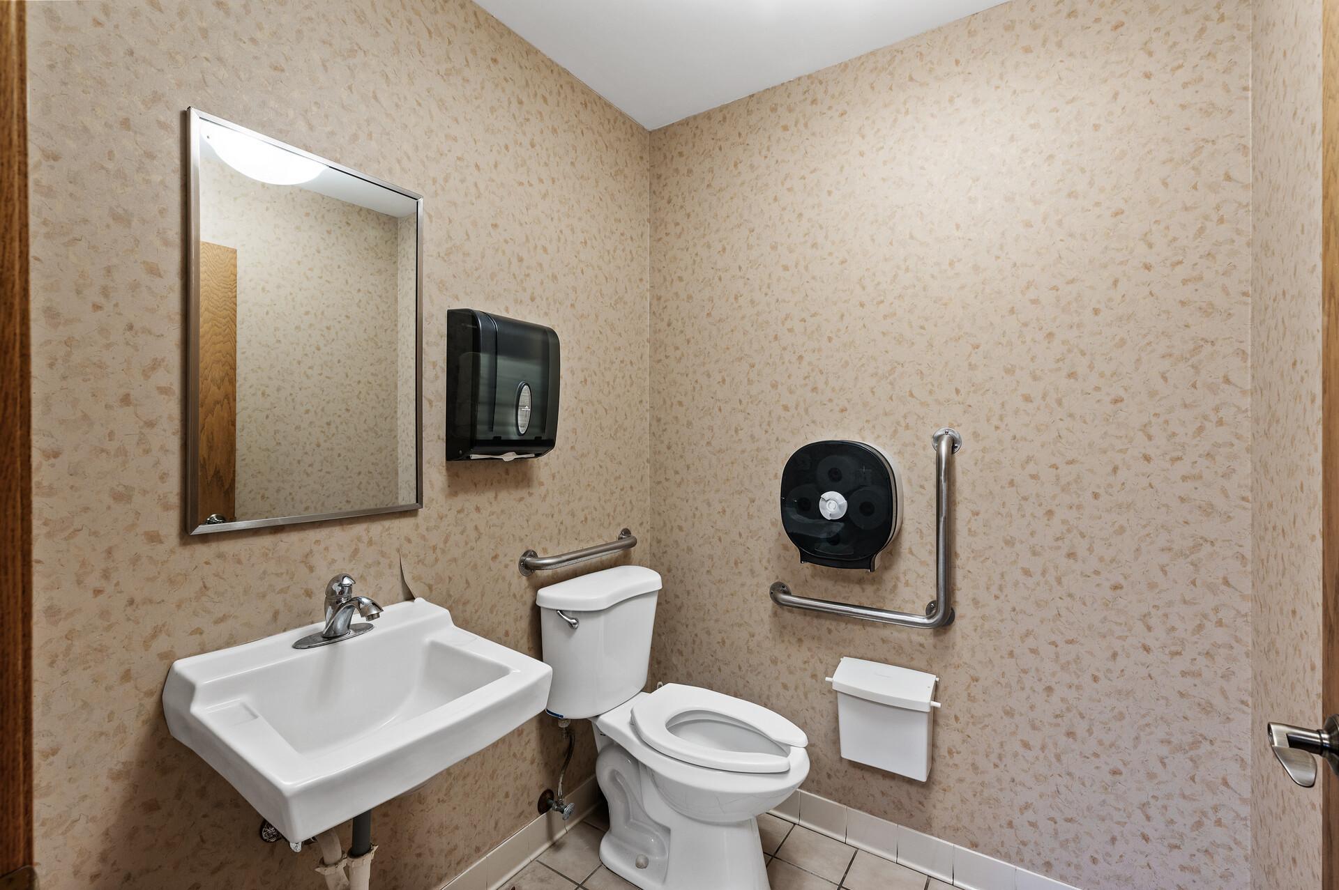 32_6240_Hwy_65_STE_20232_mls.jpg