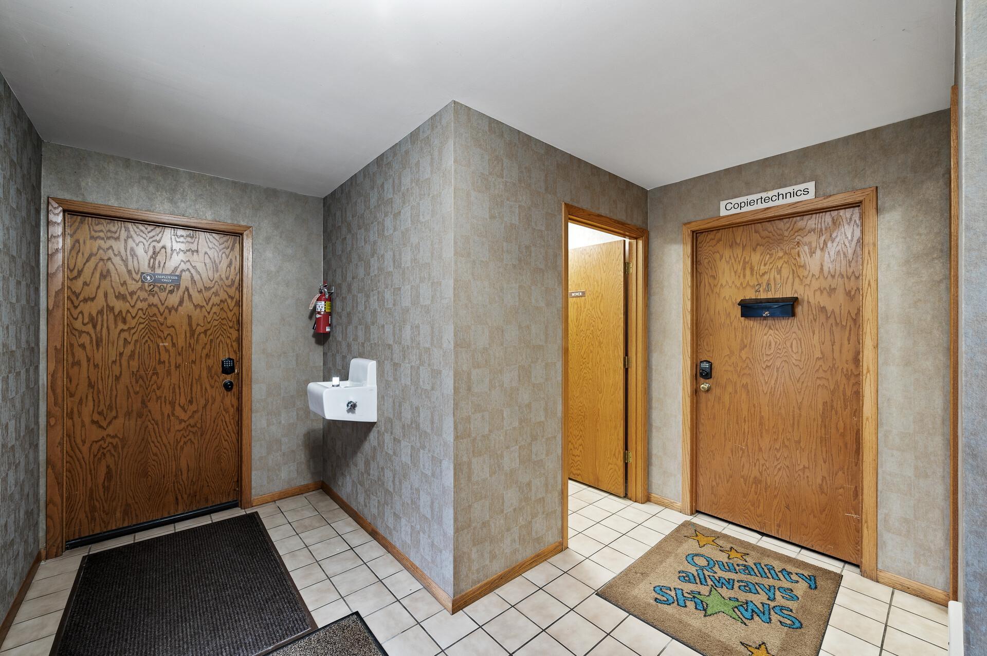 31_6240_Hwy_65_STE_20231_mls.jpg