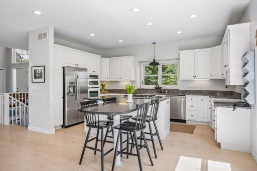925 Queensland Lane N, Plymouth, MN 55447