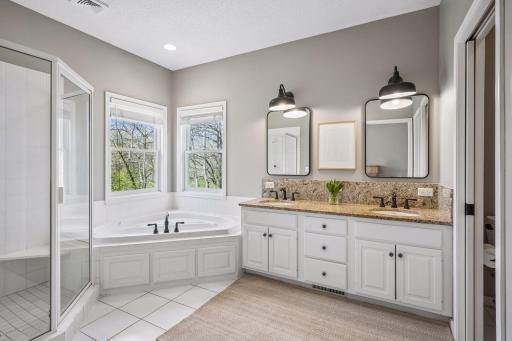 925 Queensland Lane N, Plymouth, MN 55447